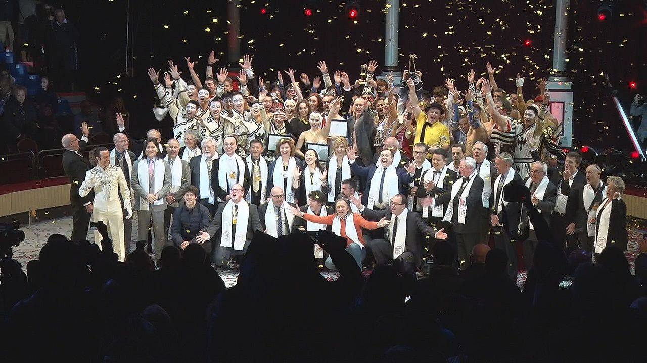 Монгол циркчид олон улсын тэмцээд оролцож алтан цомын эзэд боллоо